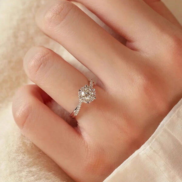 TENCARATS Moissanite Halo Ring – 925 Sterling Silver, Brilliant Cut, Dazzling Pavé Band Engagement Jewelry