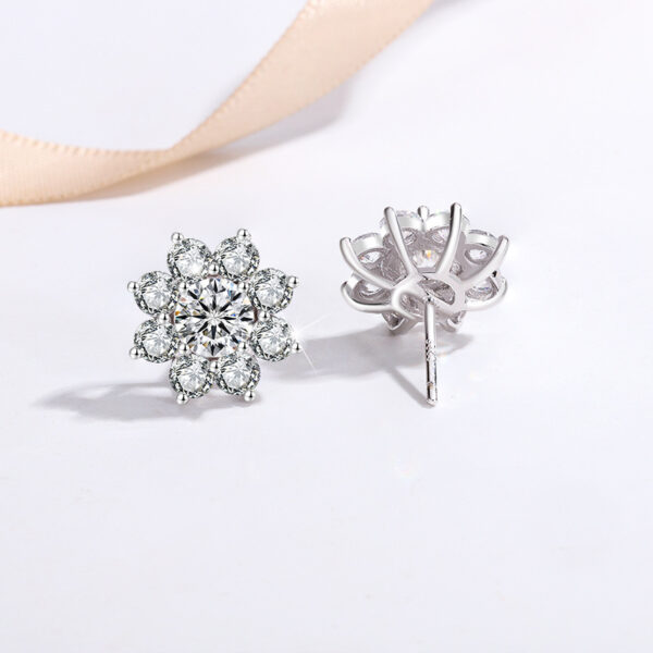 Moissanite Flower Stud Earrings Sterling Silver Sparkling Floral Design Elegant Jewelry for Women Wedding Party Gift